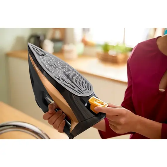 უთო Philips DST7040/80, 2800W, 300ML, Steam Iron, Black/Golden, 2 image - TechMall.geუთო Philips DST7040/80, 2800W, 300ML, Steam Iron, Black/Golden, 2 image - TechMall.ge ,უთო Philips DST7040/80, 2800W, 300ML, Steam Iron, Black/Golden, 2 image - TechMall.ge